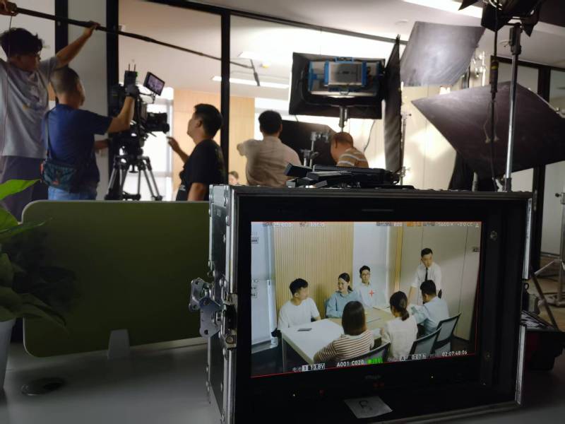 晋宁县TVC拍摄公司：科技产品视觉化大师，诠释未来感与功能美学
